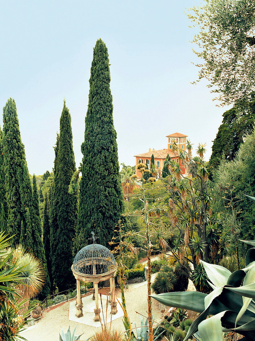 Ligurien, üppiger Hanbury-Garten in La Mortola, angelegter Garten, Villa