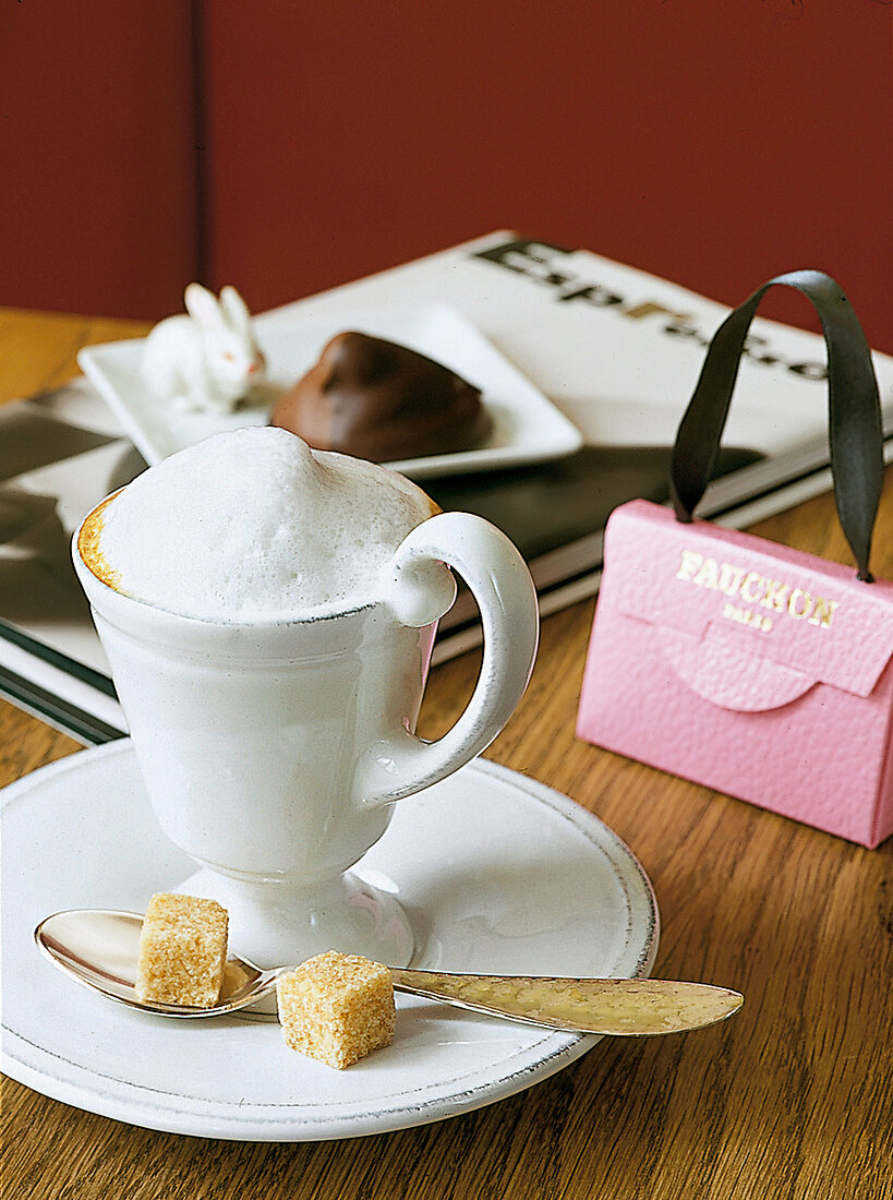 Kaffee mit Milchhaube 