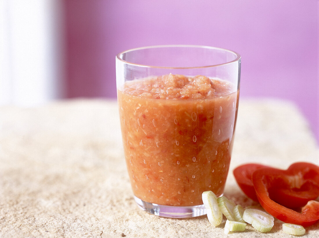 Red pepper and fennel juice in glass