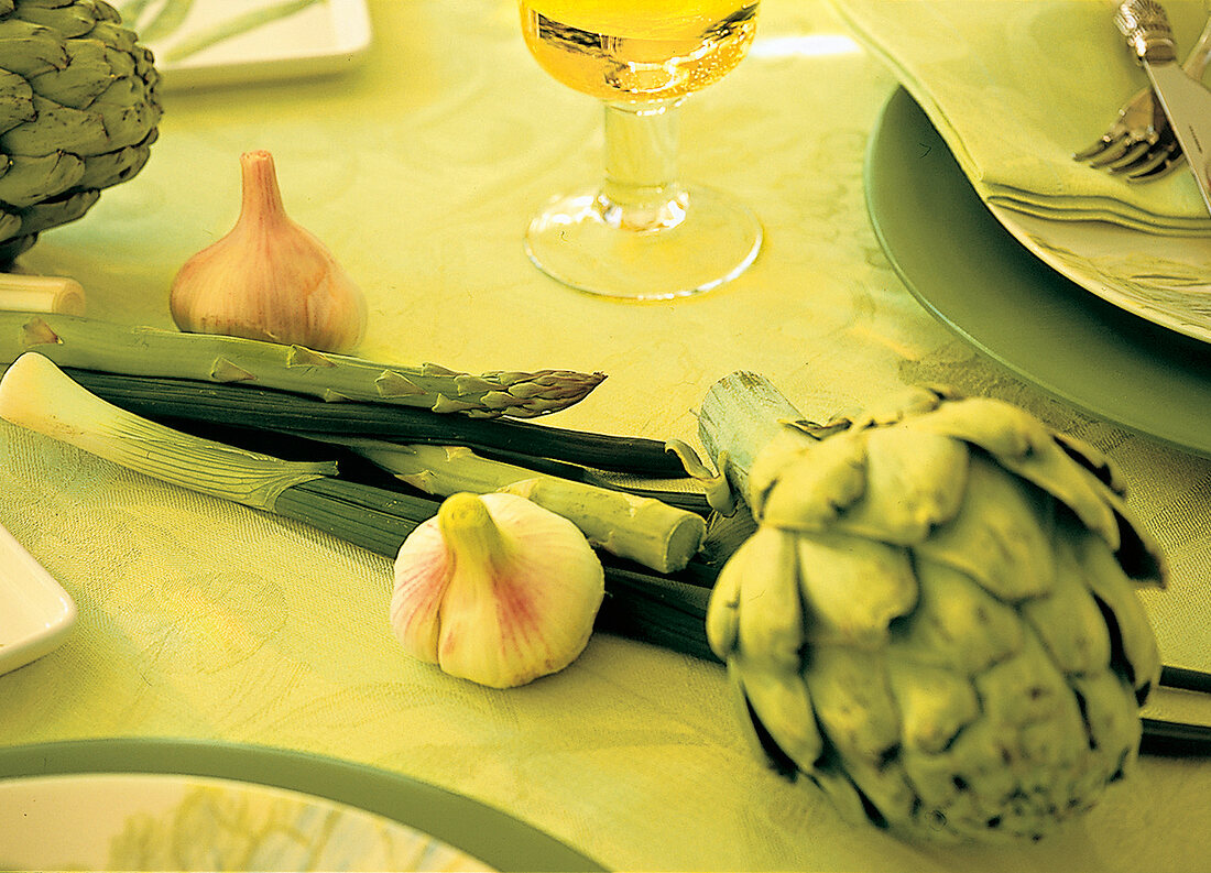 Girlande aus Gemüse im close-up Tischdeko