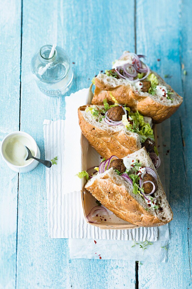 Vegetarischer Döner mit Falafel und Joghurt-Aioli