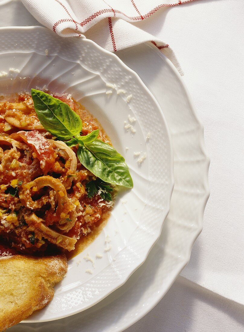 Kutteln in Tomaten-Kräuter-Sugo (Italien)