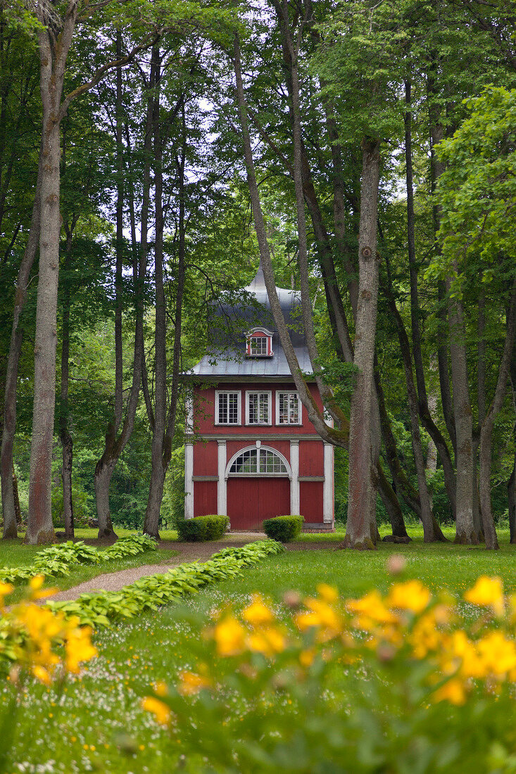 Orellen, Lettland, Herrenhaus im Barockstil, aussen, Teehaus