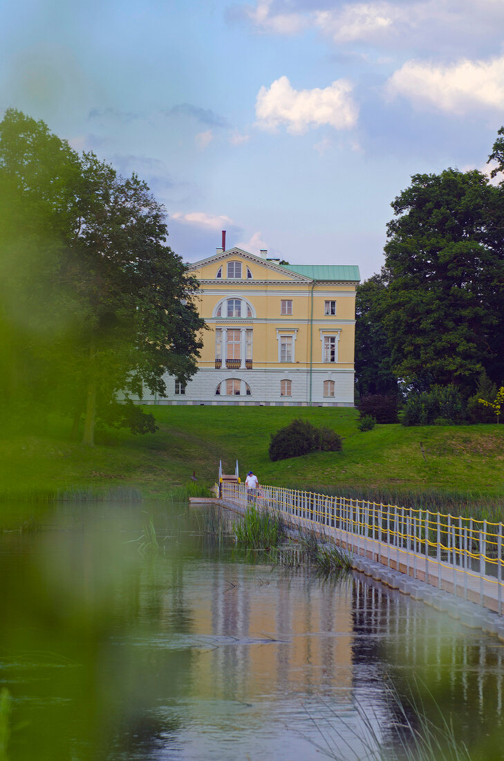 Lettland, Riga, Pontonbruecke, Schwimmbruecke ueber die Lielupe.