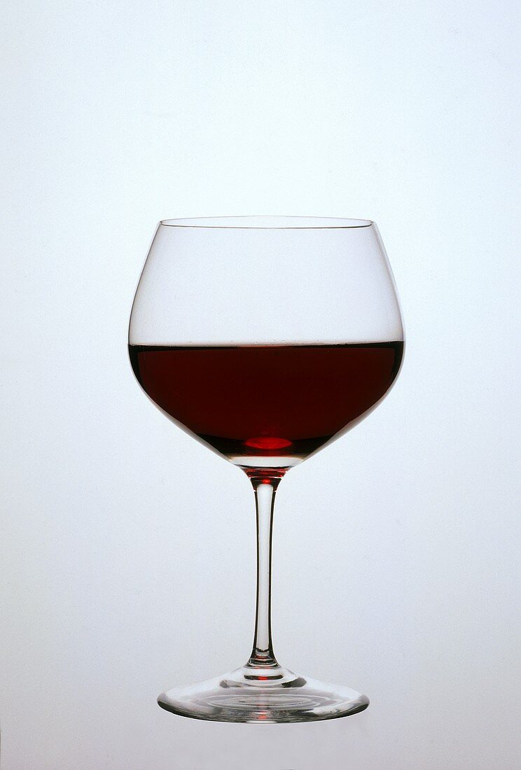 Dem Burgunderkelch nachempfundenes Rotweinglas