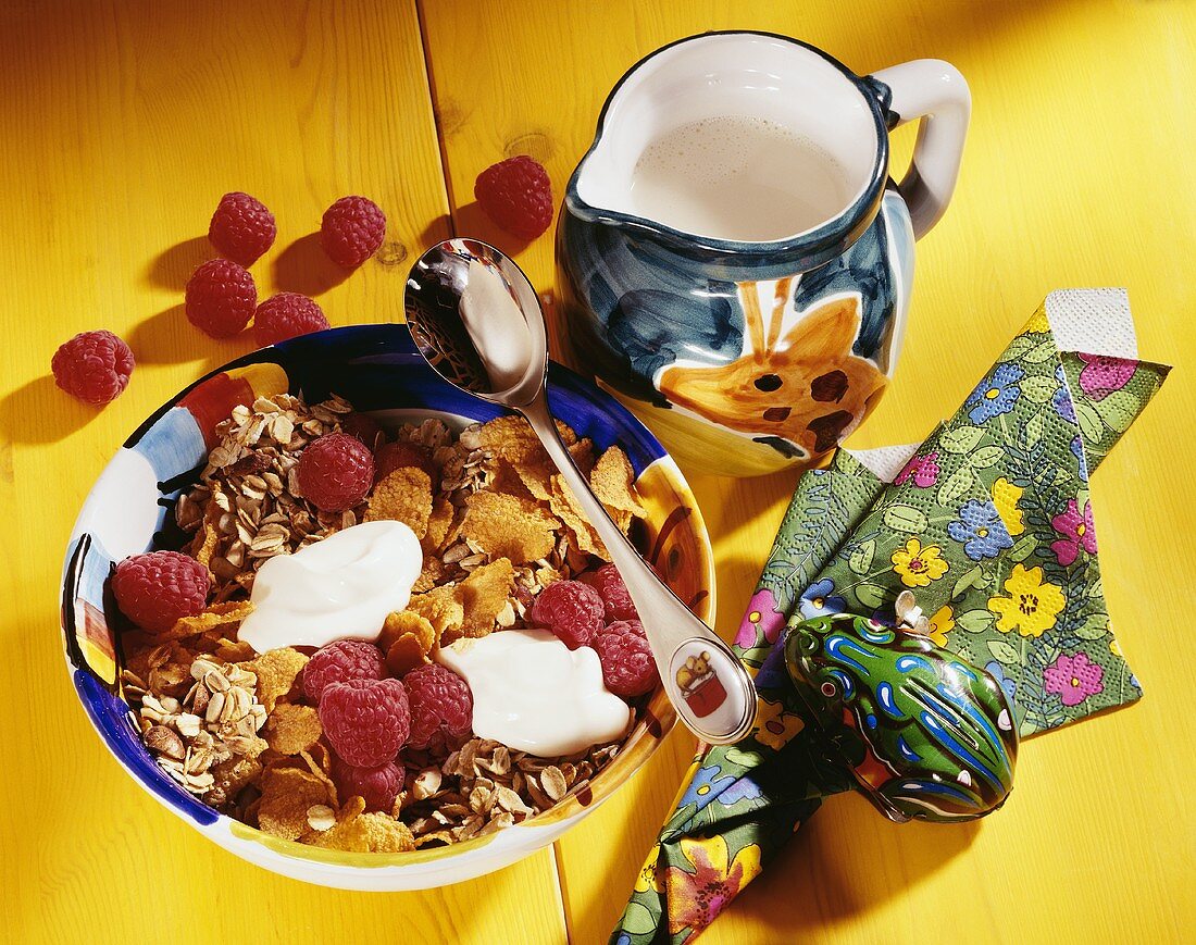 Knuspermüsli mit Cornflakes & Himbeeren