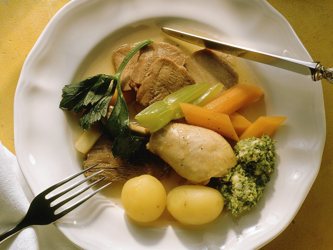 Bollito misto con salsa verde (Siedfleisch mit grüner Sauce)