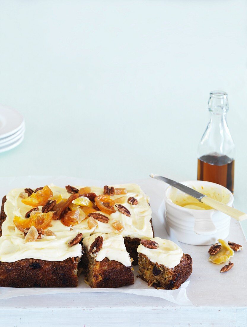 Carrot cake, sliced