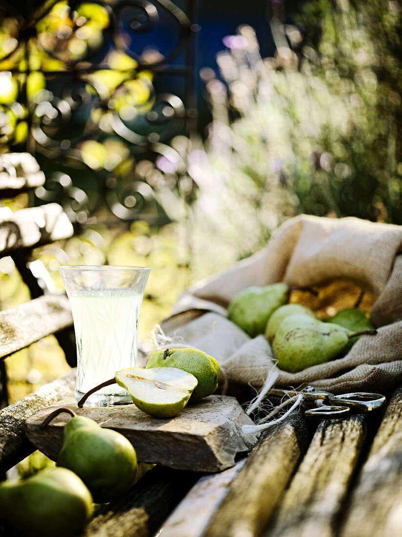 Grape, pear and celery juice