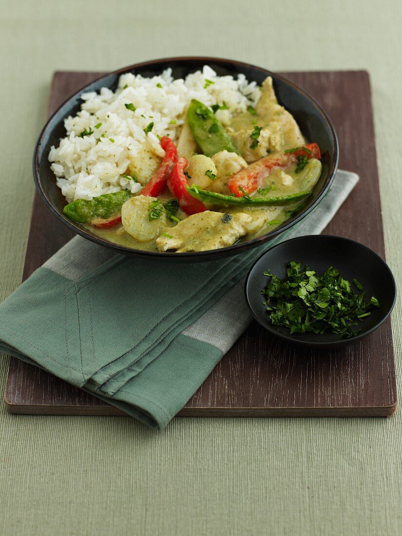 Grünes Hähnchencurry mit Reis