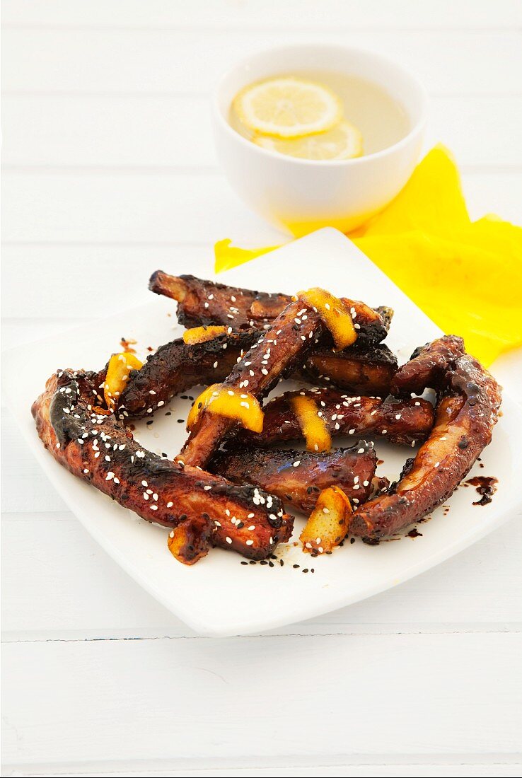 Spare ribs with oranges, ginger and sesame seeds