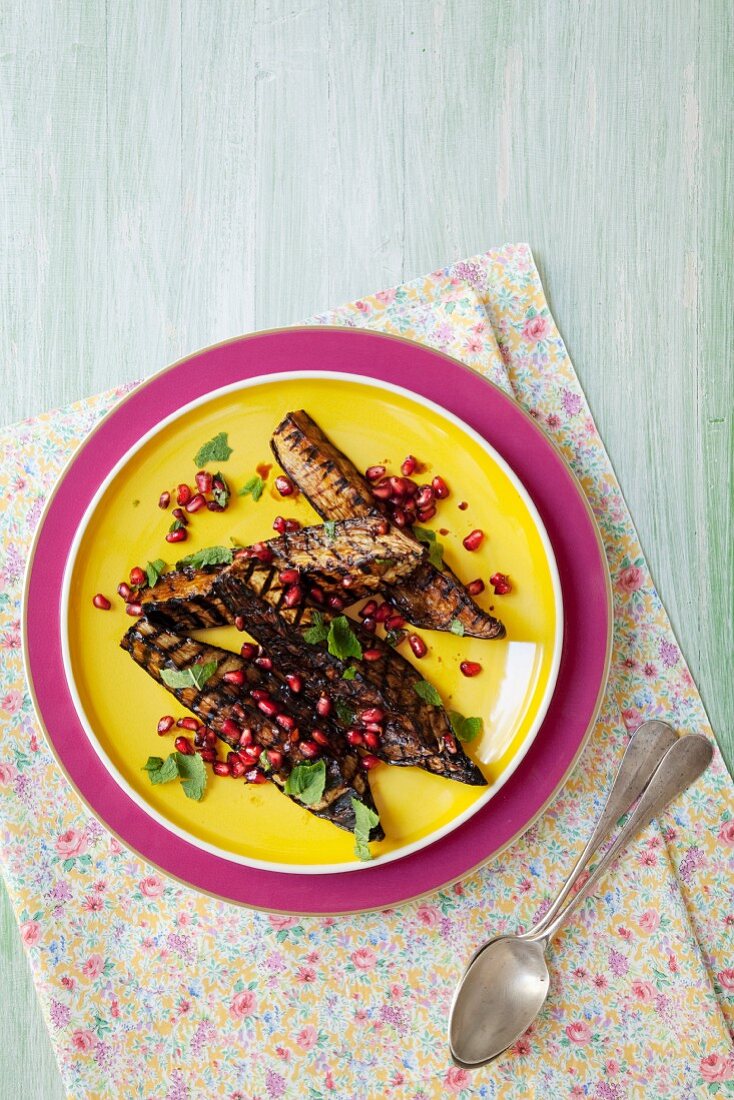 Gratinated aubergines with pomegranate seeds