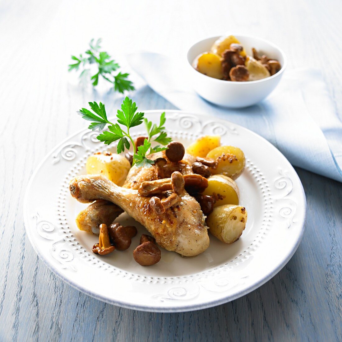 Chicken legs with chanterelle mushrooms and potatoes