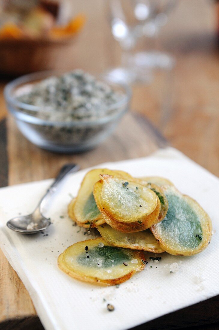 Fried potato slices filled with sage