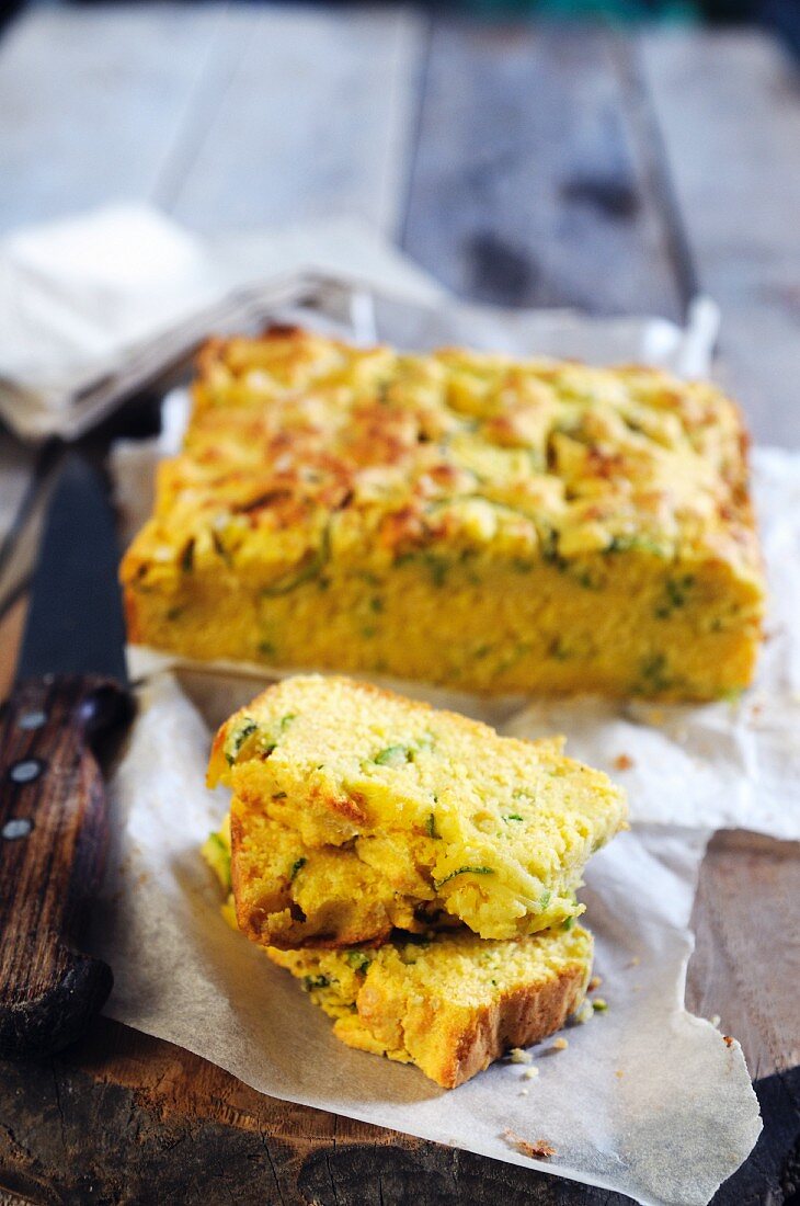 Cornbread with courgette and cheese