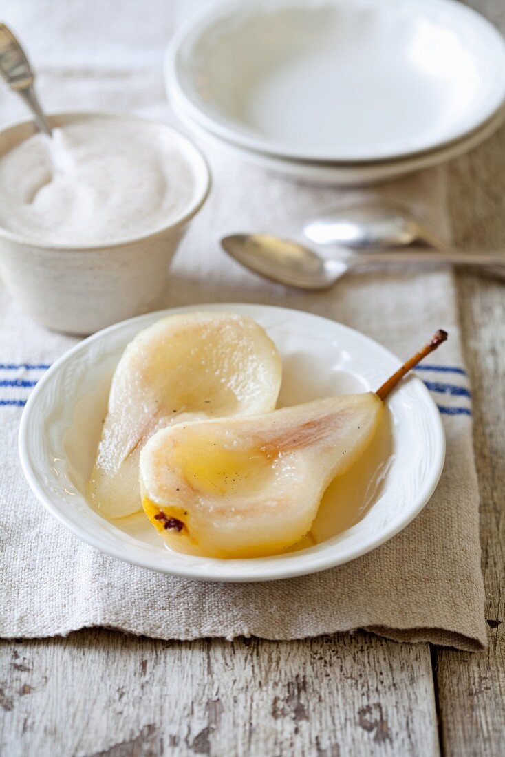 Poached pears with cream