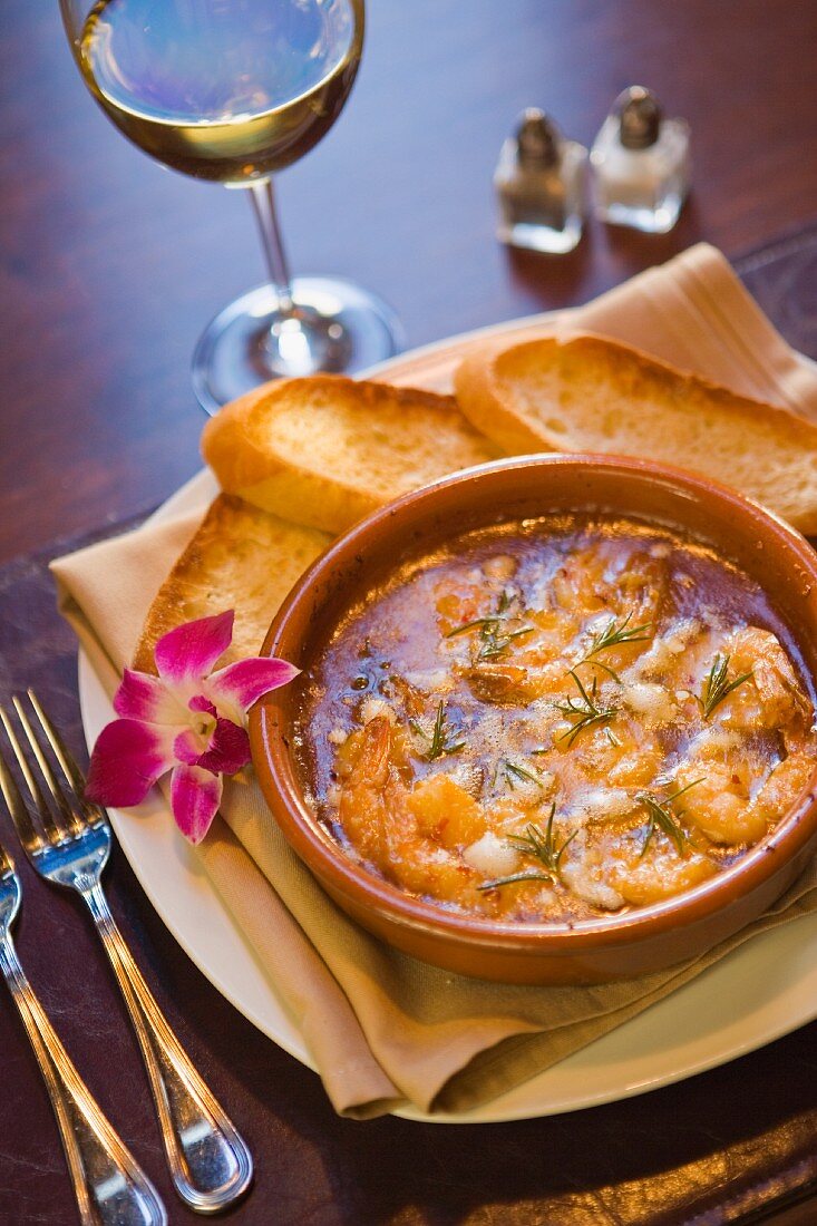 Garnelenchili mit Röstbrot