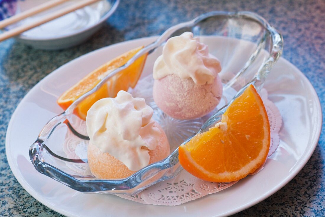 Mochi mit Mango-Erdbeer-Eis (Japan)