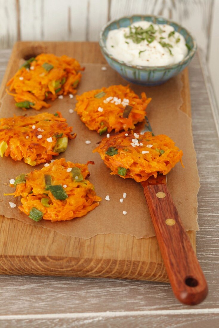 Carrot and spring onion cakes with a yogurt dip