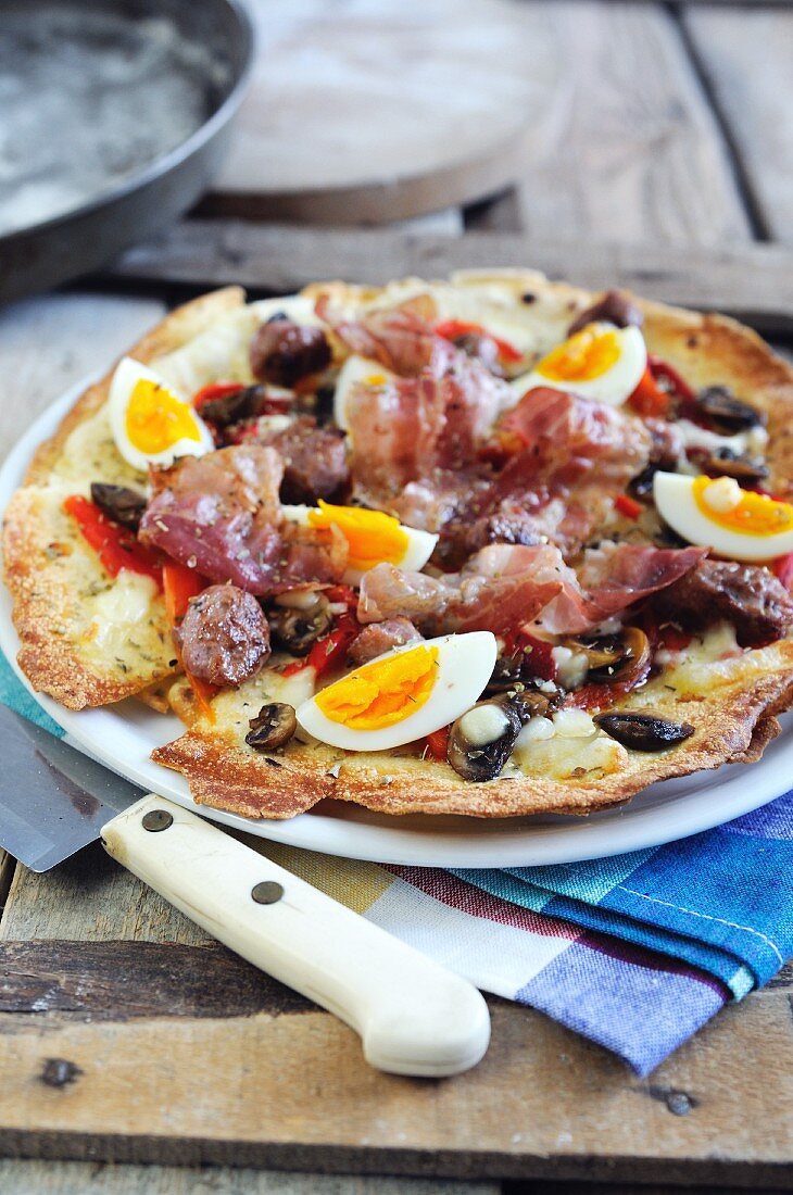Pane carasau condito (unleavened bread with bacon, egg and mushrooms)