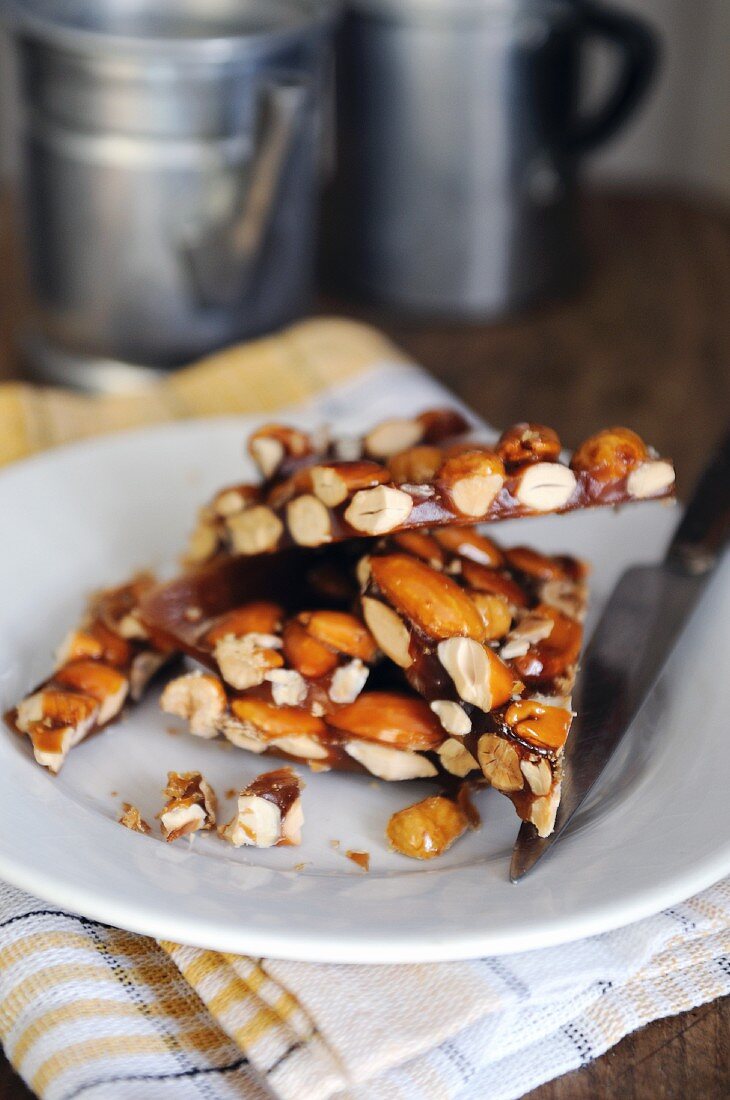 Almond and hazelnut brittle