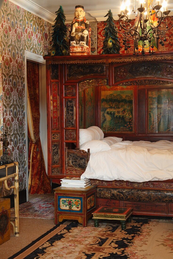 Indisch inspiriertes Schlafzimmer mit Alkoven