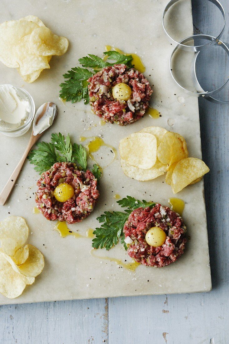 Steak tartar with eggs and chips