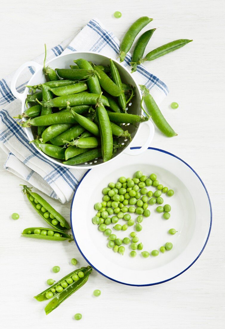 Peas, loose and in their pods