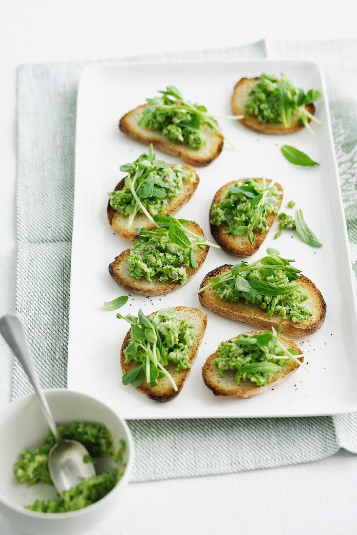 Plate of toast with pea and leek