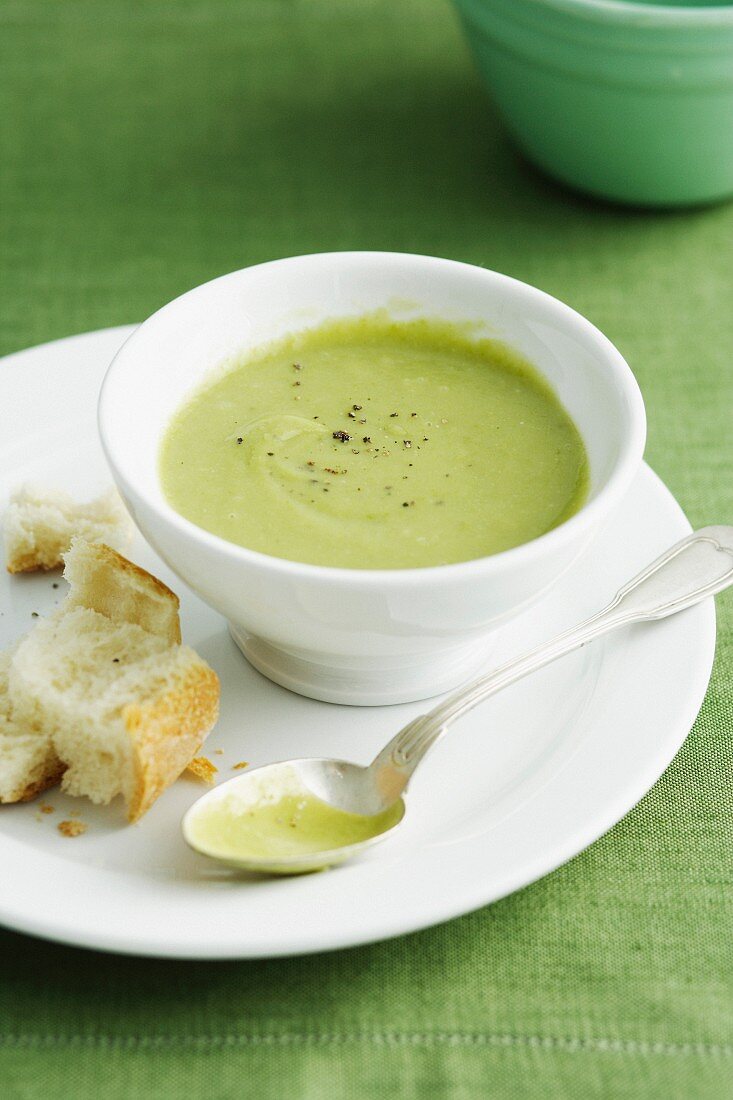 Bowl of pea soup with bread