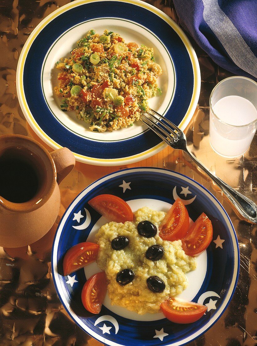 Salat aus Bulgur, Tomaten, Zwiebeln & Auberginensalat