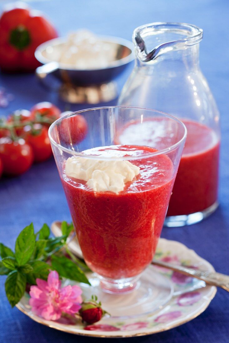 Tomatensaft mit Creme fraiche