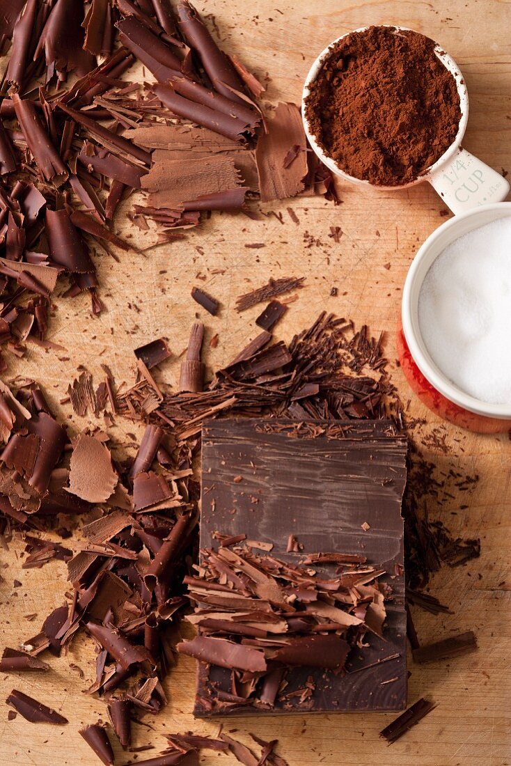 Schokoladenspäne, Kakao und Zucker