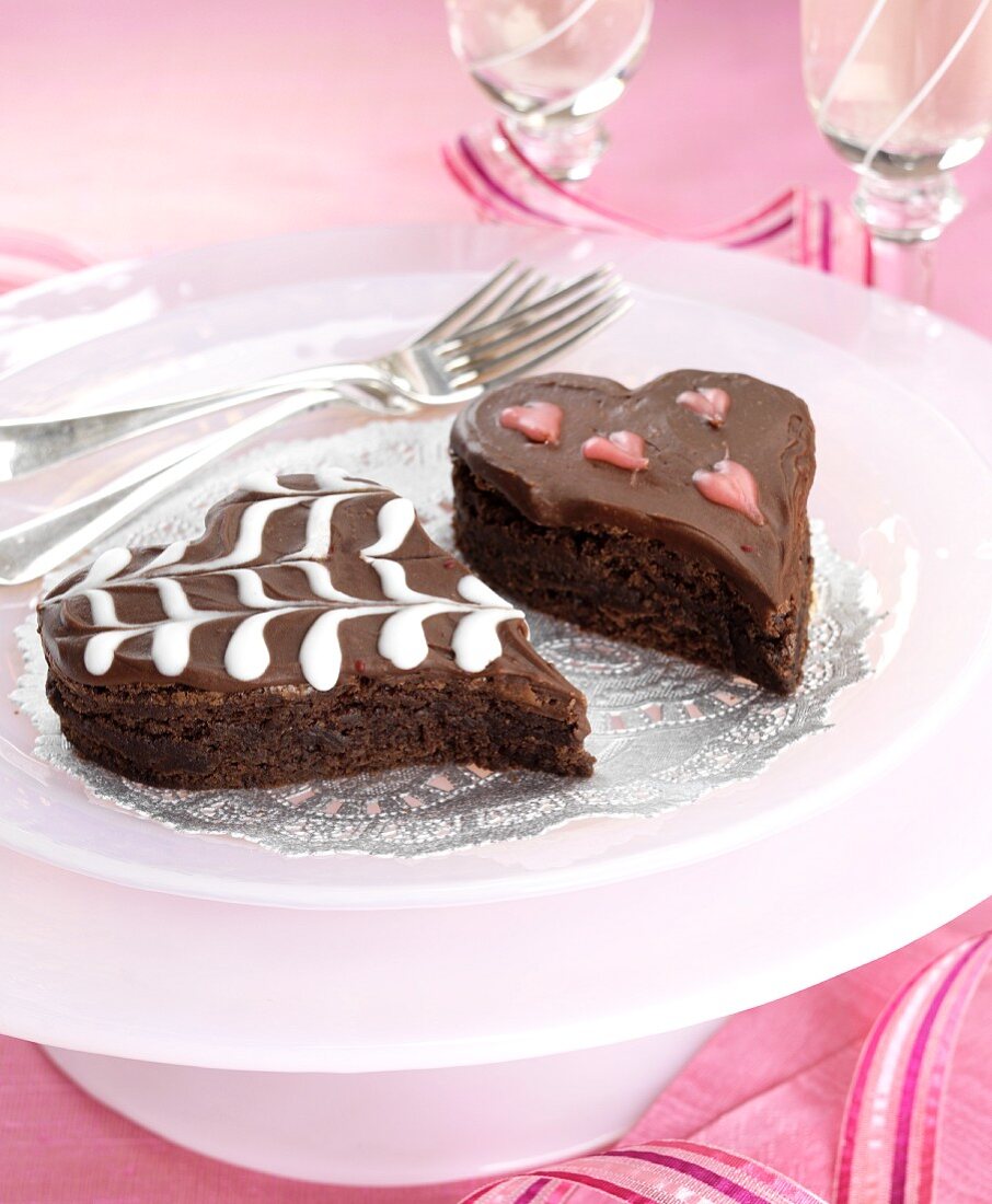 Herzförmige Brownies zu Valentinstag