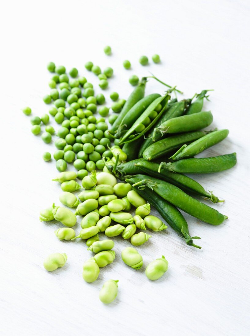 Fresh peas and fresh broad beans