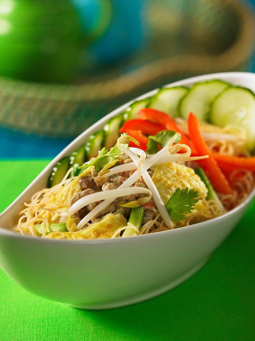 Oriental noodle dish with chicken, vegetables and coconut sauce