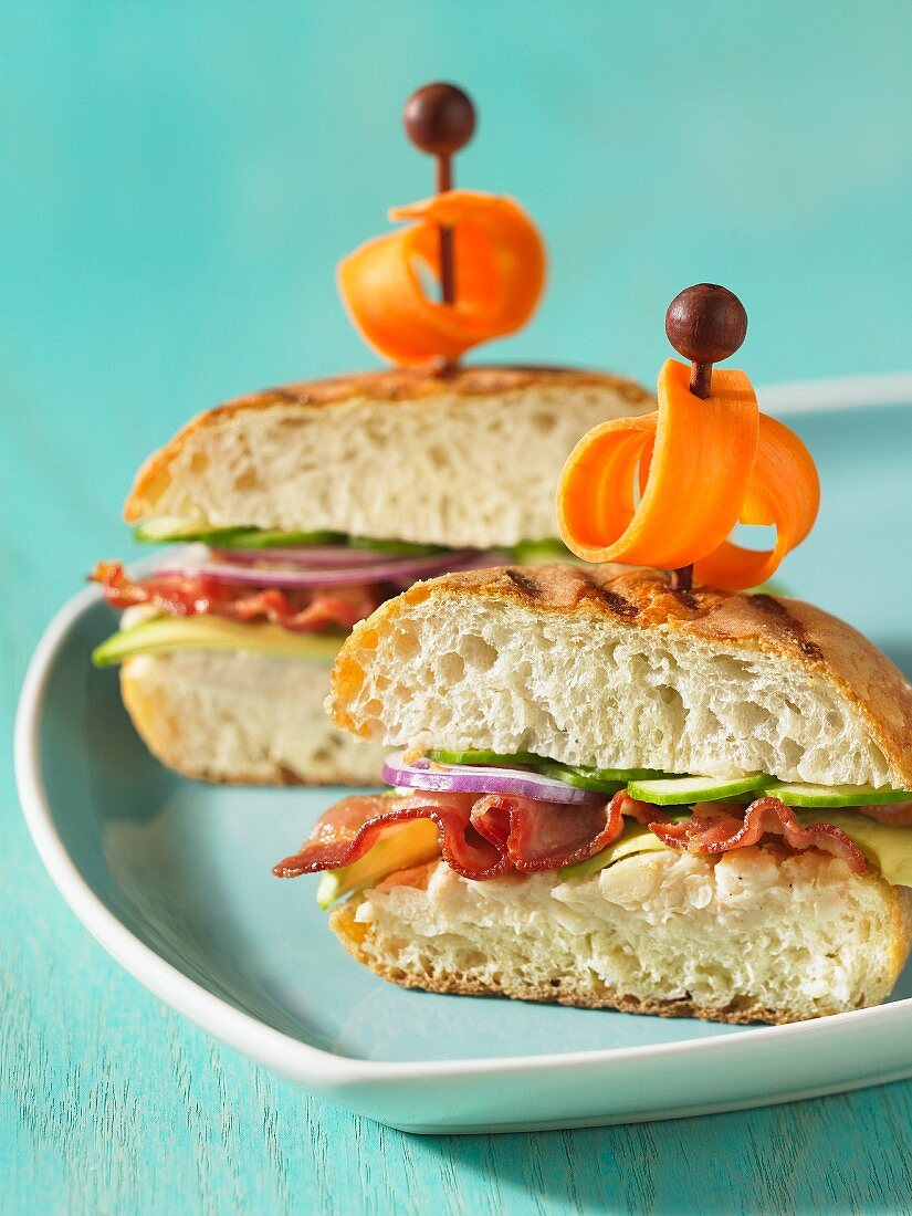 White bean paste and bacon sandwiches