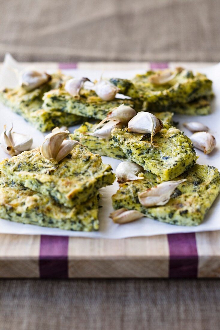 Barbecued polenta slices with spinach and garlic