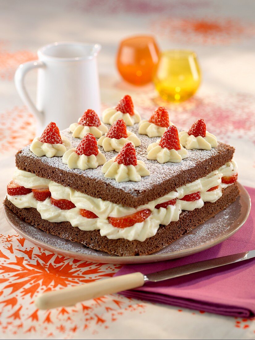 Chocolate sponge cake with white chocolate cream and fresh strawberries