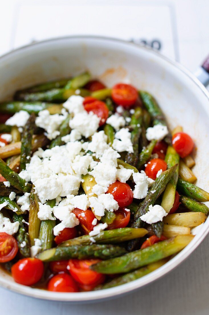 Green asparagus with cherry tomatoes and sheep's cheese
