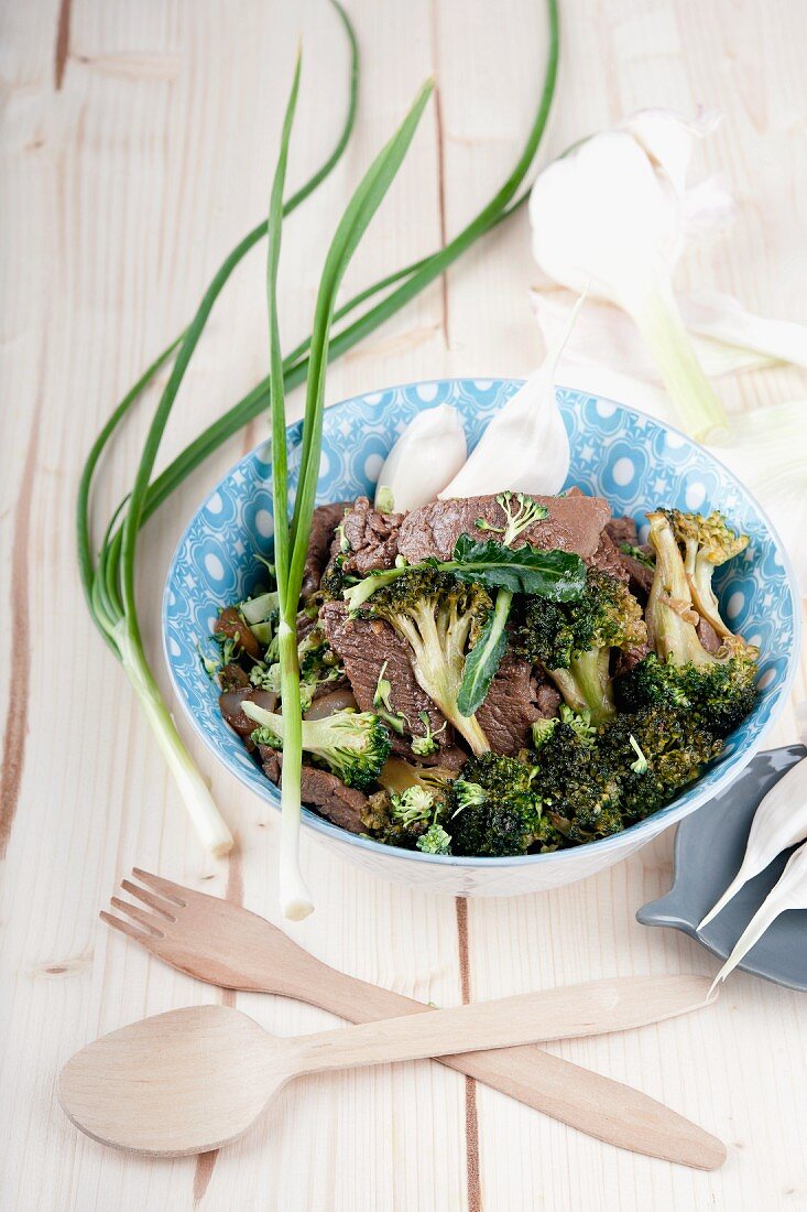 Fried beef with broccoli
