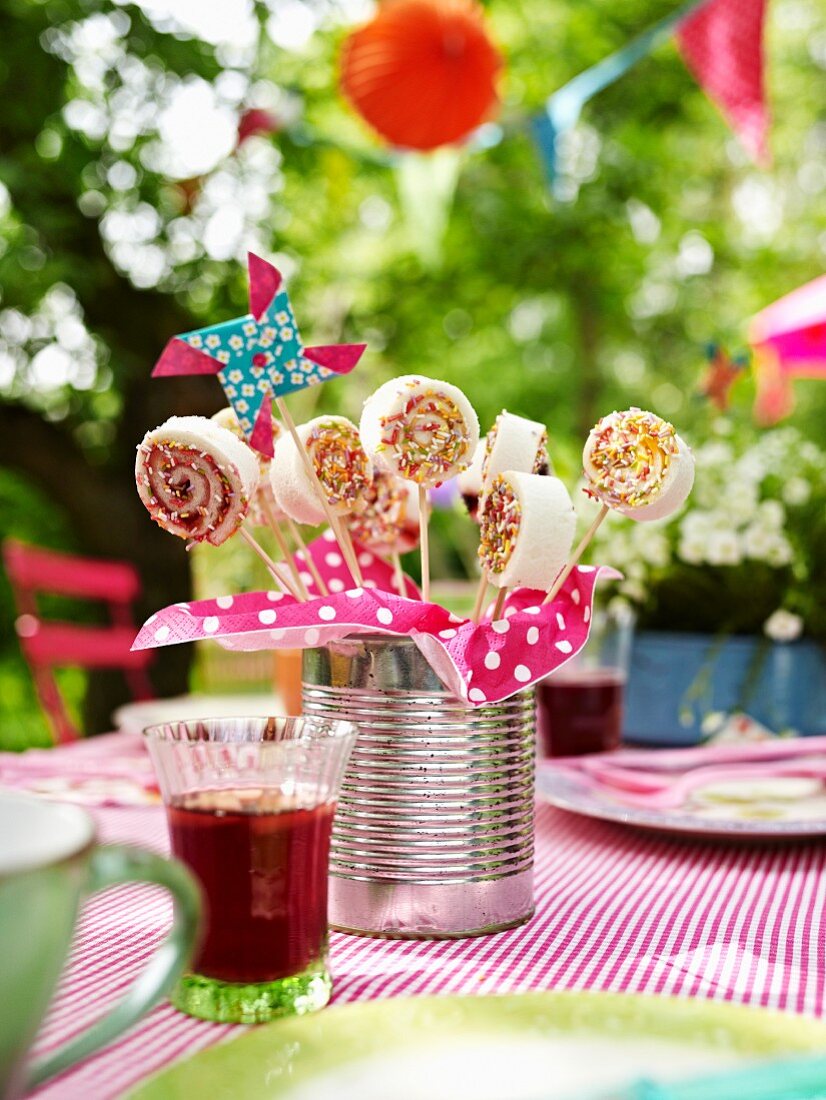 Sweet sandwich 'lollipops' with cream cheese and jam