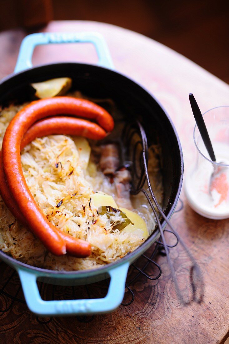 Sauerkraut mit Würstchen