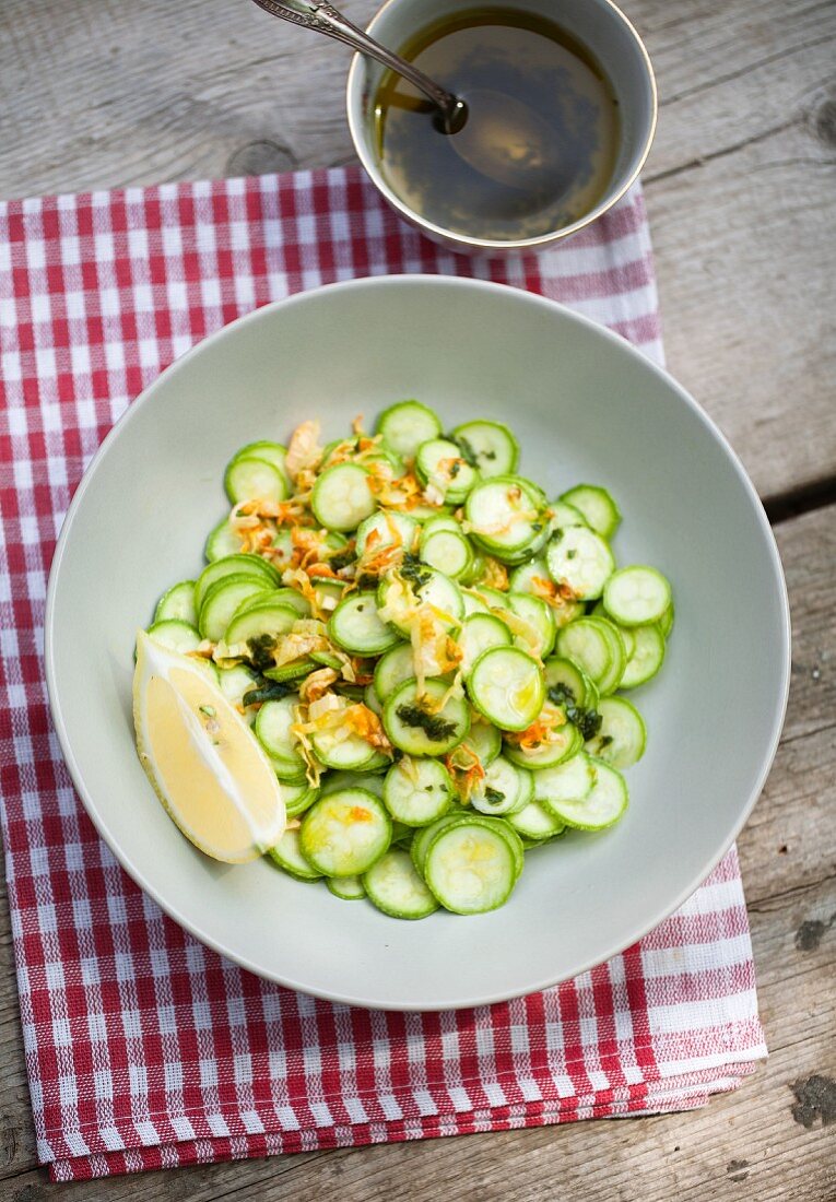 Courgette salad with a mint dressing
