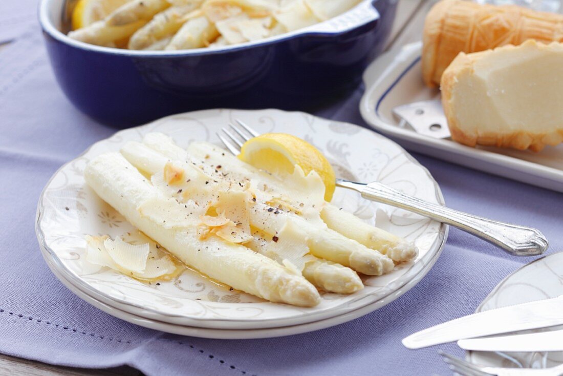 White asparagus with horseradish butter sauce and smoked sheep's cheese