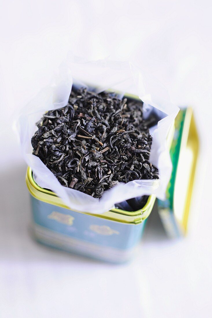 Chun Mee green tea from China in a tea tin