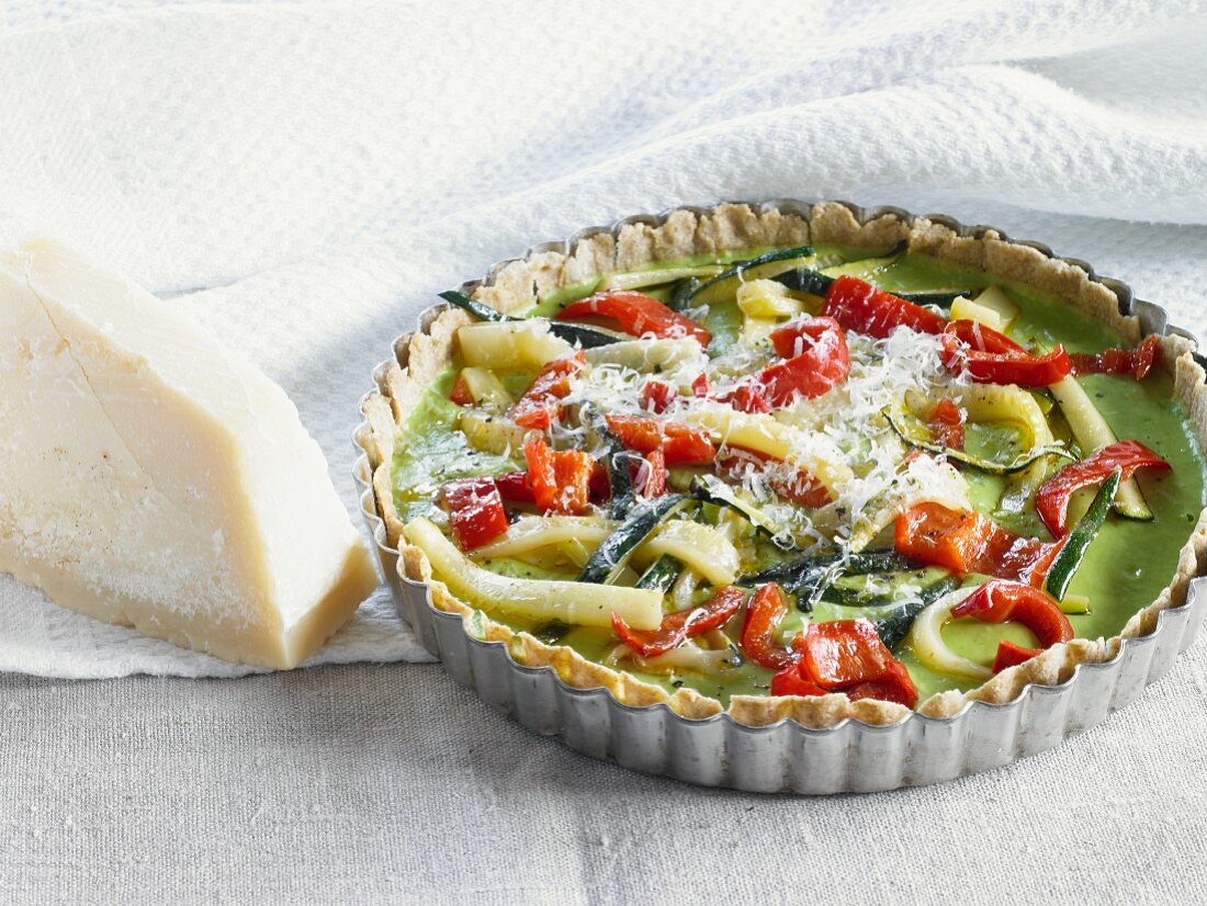 Zucchini-Paprika-Quiche in der Form