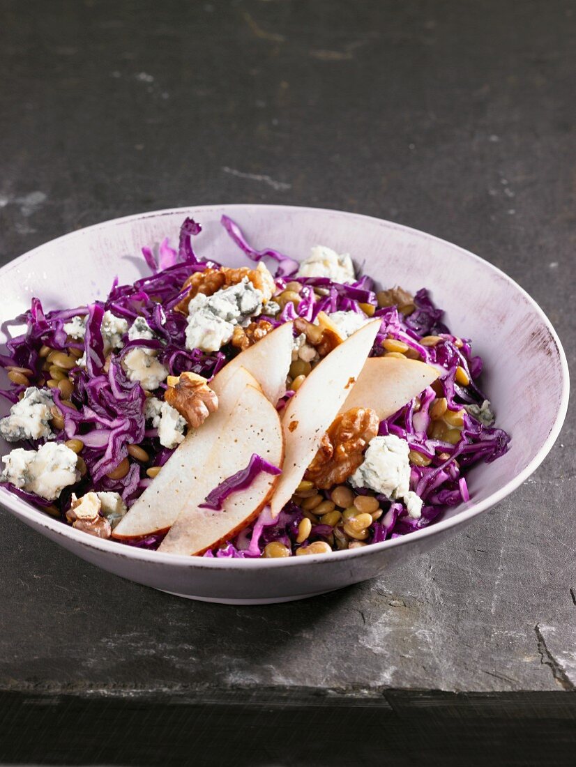 Red cabbage and lentil salad with pears, Roquefort and walnuts