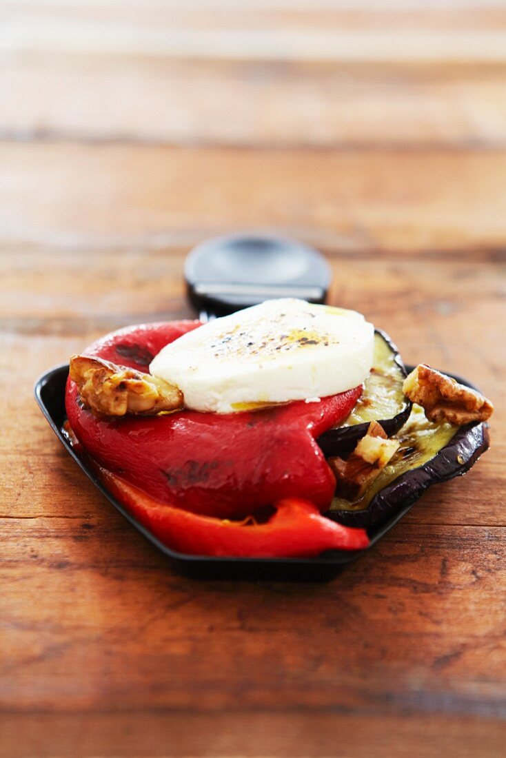 Grilled peppers and aubergines with mozzarella