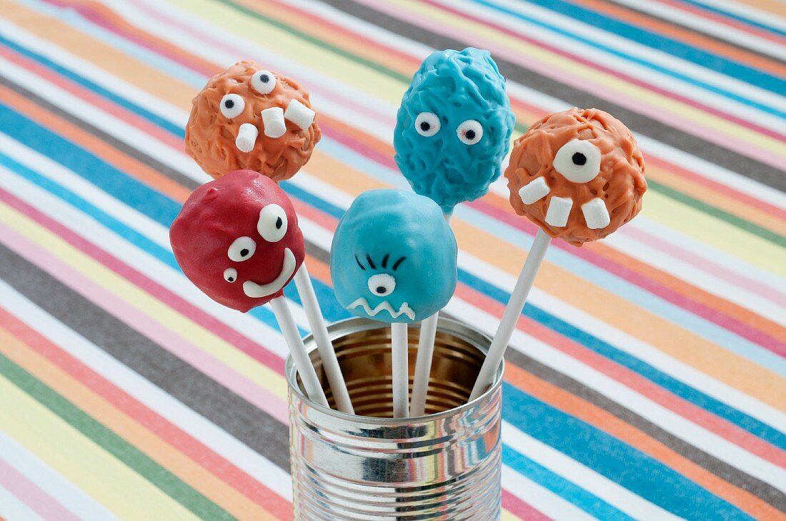 Cake Pops als bunte Monster